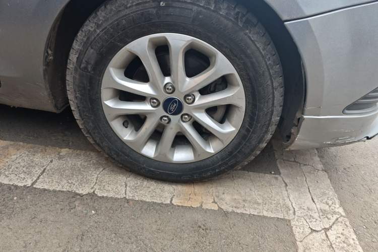 Used Ford Focus 2013 Hatchback Classic 1.8L Manual Base Model Right Front Wheel Hub