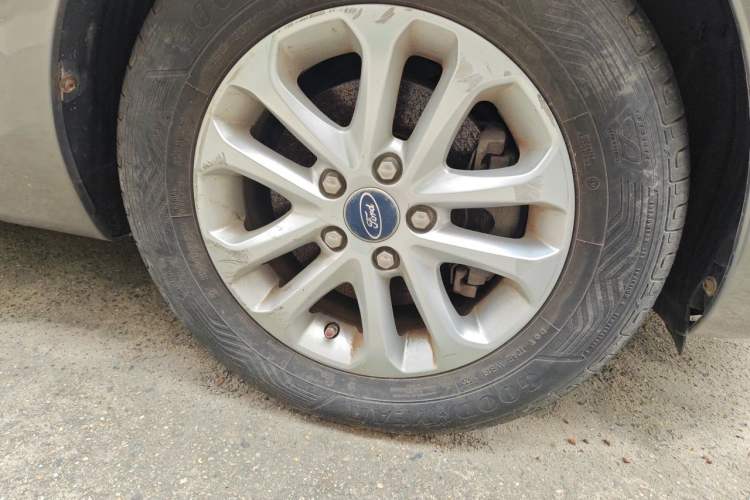 Used Ford Focus 2013 Hatchback Classic 1.8L Automatic Base Model Right Front Wheel Hub