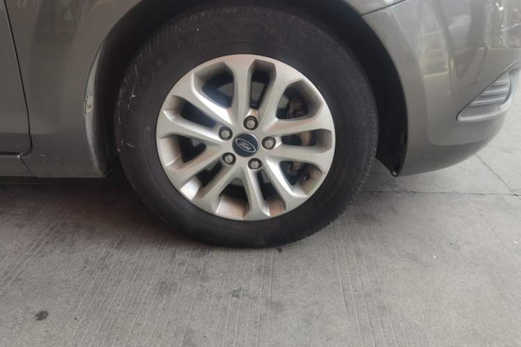 Used Ford Focus 2013 Hatchback Classic 1.8L Manual Base Model Right Front Wheel Hub