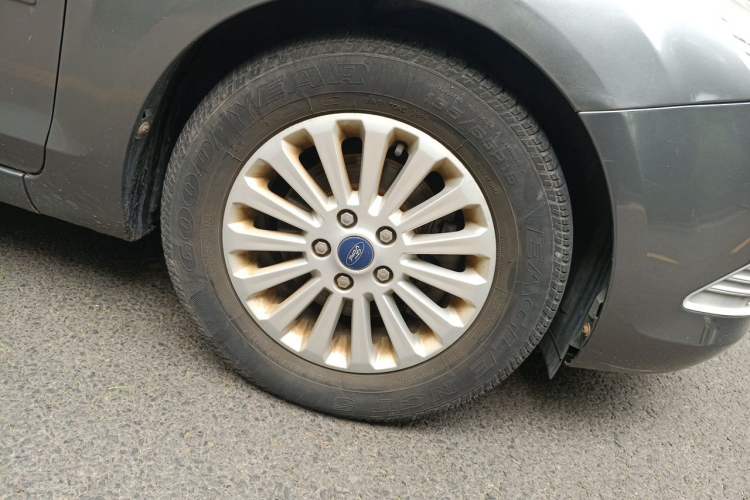 Used Ford Focus 2013 Sedan Classic 1.8L Automatic Fashion Edition Right Front Wheel Hub