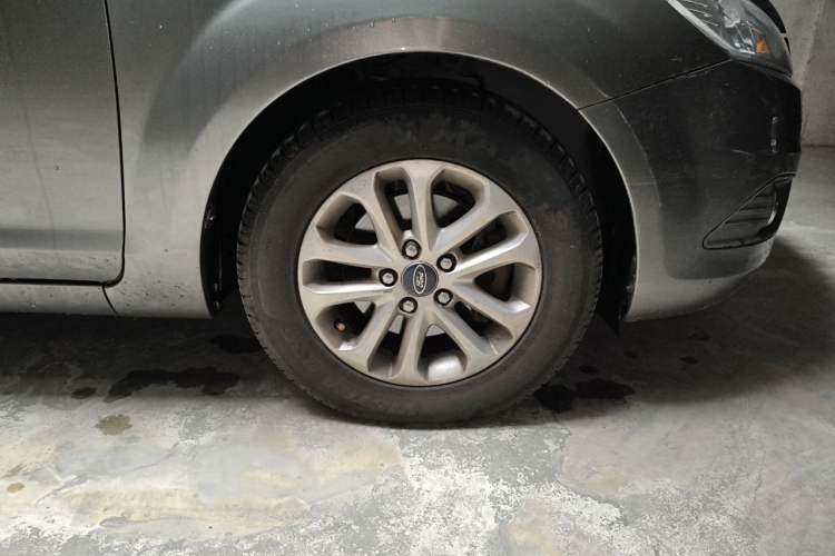 Used Ford Focus 2013 Sedan Classic 1.8L Manual Base Model Right Front Wheel Hub