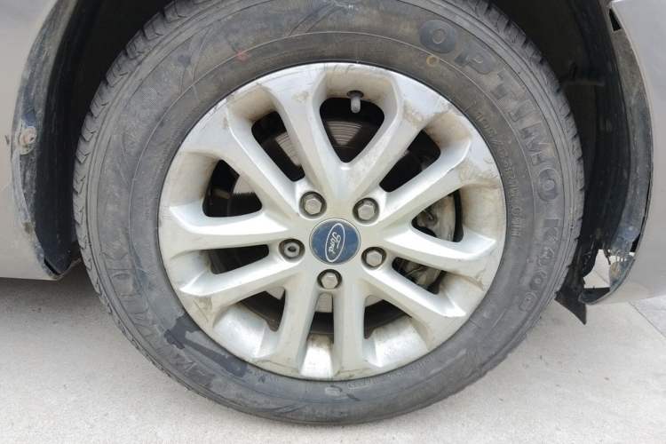 Used Ford Focus 2013 Hatchback Classic 1.8L Automatic Base Model Right Front Wheel Hub