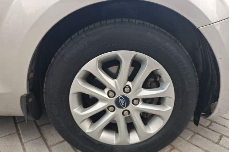 Used Ford Focus 2013 Hatchback Classic 1.8L Manual Base Model Right Front Wheel Hub