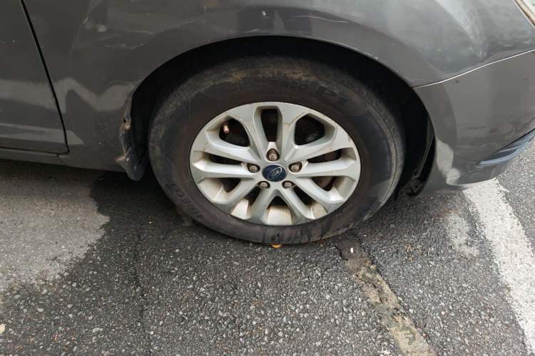 Used Ford Focus 2013 Sedan Classic 1.8L Manual Base Model Right Front Wheel Hub