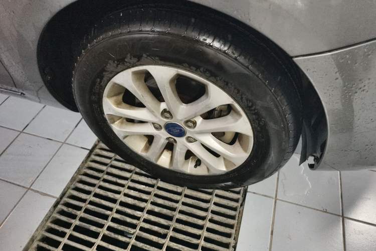 Used Ford Focus 2013 Sedan Classic 1.8L Automatic Base Model Right Front Wheel Hub