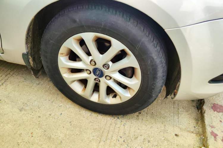 Used Ford Focus 2013 Sedan Classic 1.8L Manual Base Model Right Front Wheel Hub