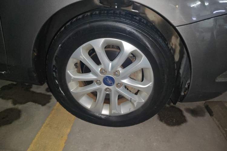 Used Ford Focus 2013 Hatchback Classic 1.8L Automatic Base Model Right Front Wheel Hub