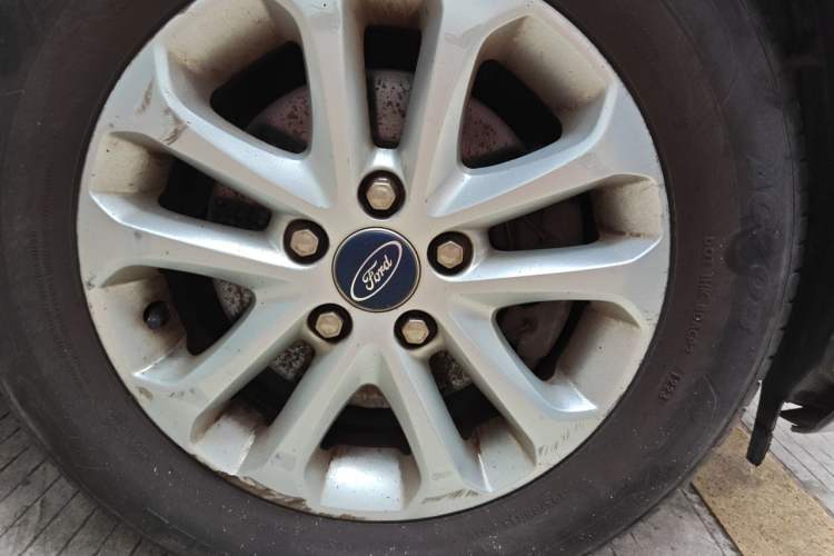 Used Ford Focus 2013 Sedan Classic 1.8L Manual Base Model Right Front Wheel Hub
