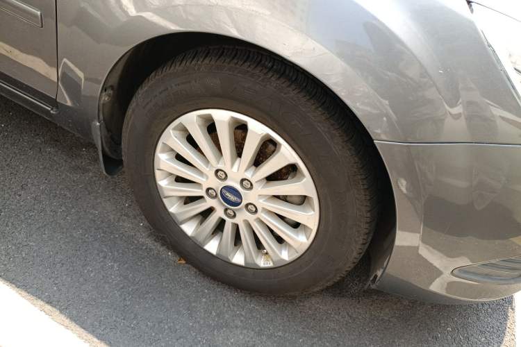 Used Ford Focus 2013 Sedan Classic 1.8L Automatic Fashion Edition Right Front Wheel Hub