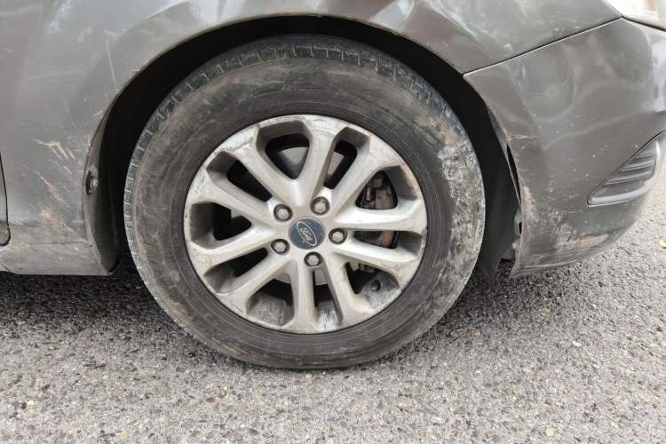 Used Ford Focus 2013 Sedan Classic 1.8L Manual Base Model Right Front Wheel Hub