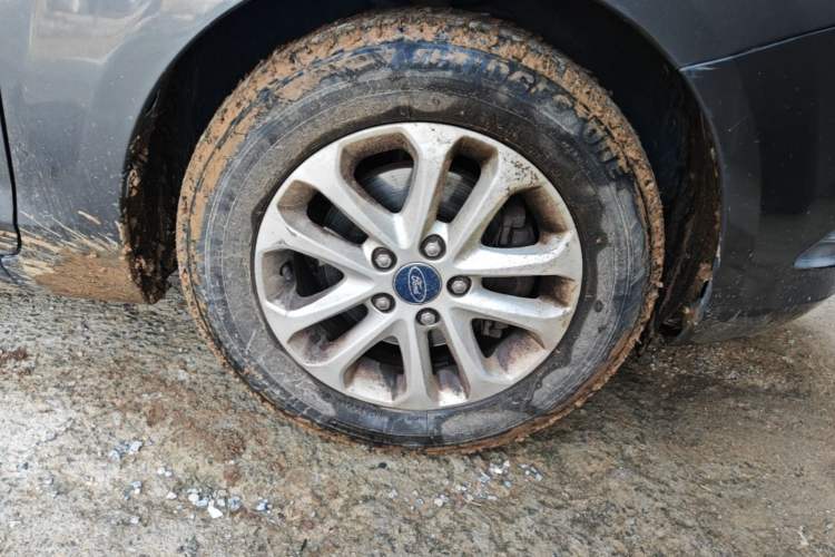 Used Ford Focus 2013 Sedan Classic 1.8L Manual Base Model Right Front Wheel Hub