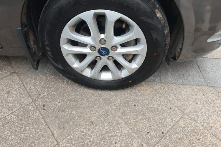 Used Ford Focus 2013 Sedan Classic 1.8L Automatic Base Model Right Front Wheel Hub