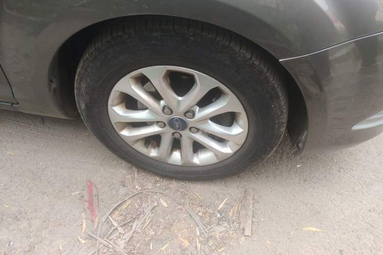 Used Ford Focus 2013 Sedan Classic 1.8L Automatic Base Model Right Front Wheel Hub