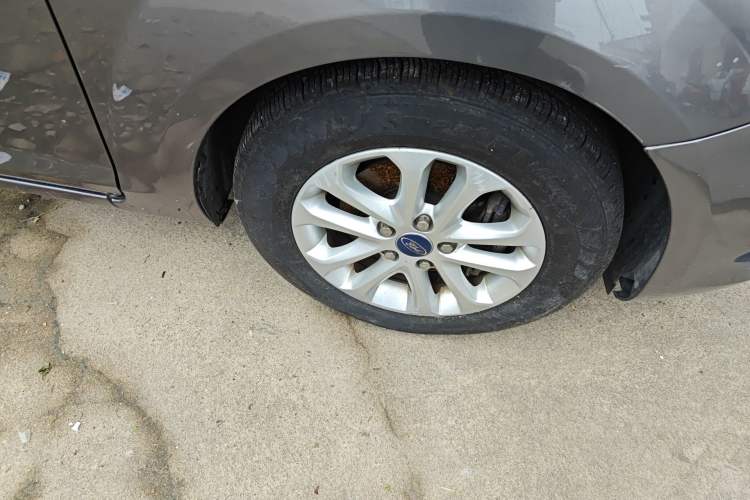 Used Ford Focus 2013 Sedan Classic 1.8L Manual Base Model Right Front Wheel Hub