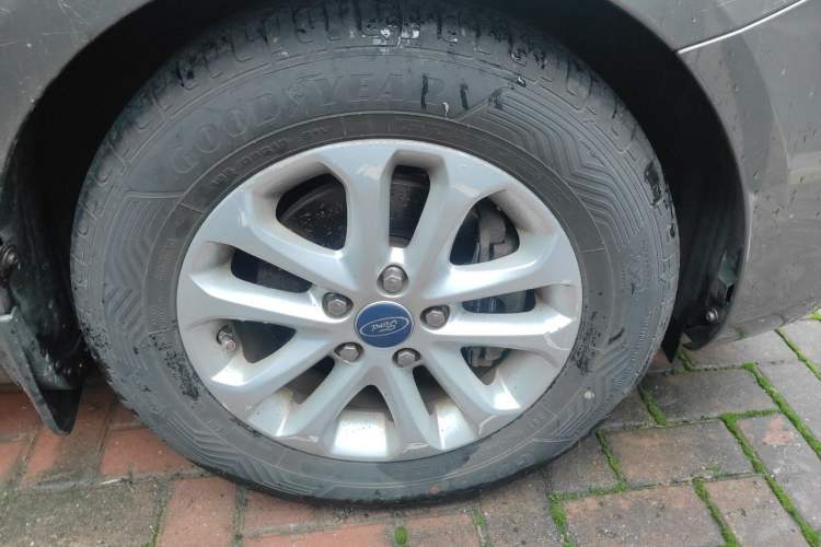 Used Ford Focus 2013 Sedan Classic 1.8L Automatic Base Model Right Front Wheel Hub