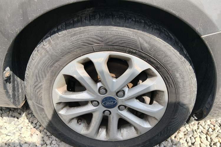 Used Ford Focus 2013 Sedan Classic 1.8L Manual Base Model Right Front Wheel Hub