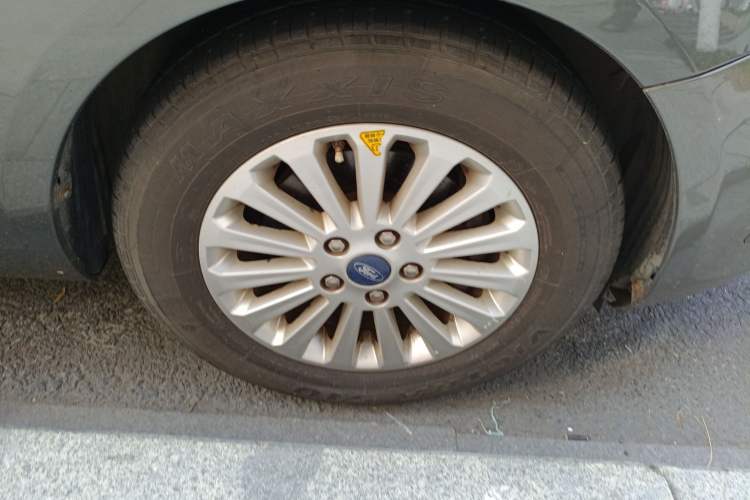 Used Ford Focus 2013 Sedan Classic 1.8L Manual Fashion Edition Right Front Wheel Hub