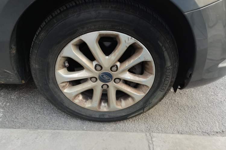 Used Ford Focus 2013 Hatchback Classic 1.8L Manual Base Model Right Front Wheel Hub