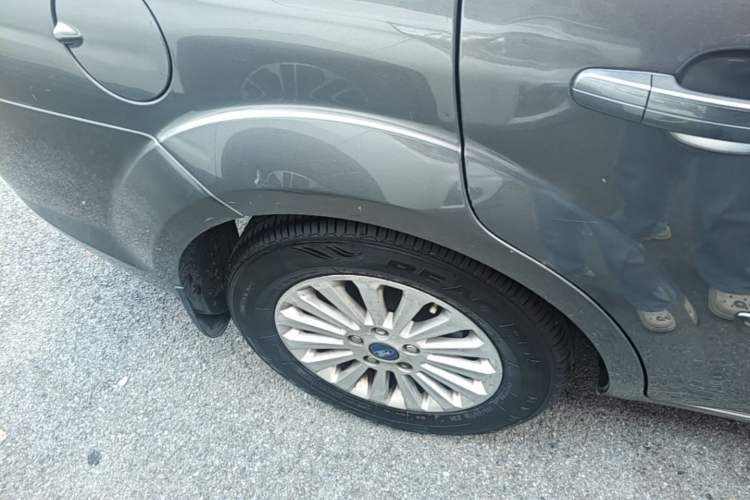 Used Ford Focus 2013 Sedan Classic 1.8L Manual Fashion Edition Right Rear Wheel Hub