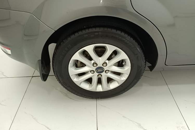 Used Ford Focus 2013 Hatchback Classic 1.8L Manual Base Model Right Rear Wheel Hub