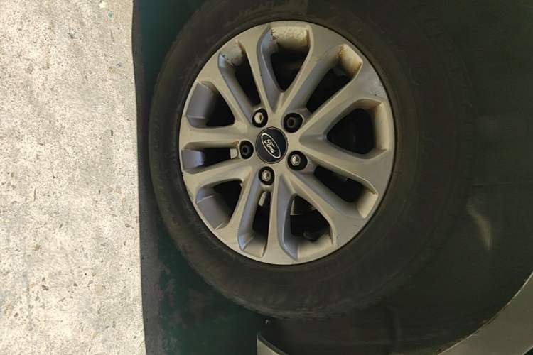Used Ford Focus 2013 Sedan Classic 1.8L Manual Base Model Right Rear Wheel Hub