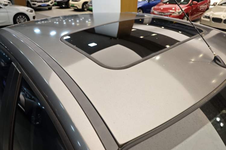 Used Ford Focus 2013 Sedan Classic 1.8L Manual Fashion Edition Roof