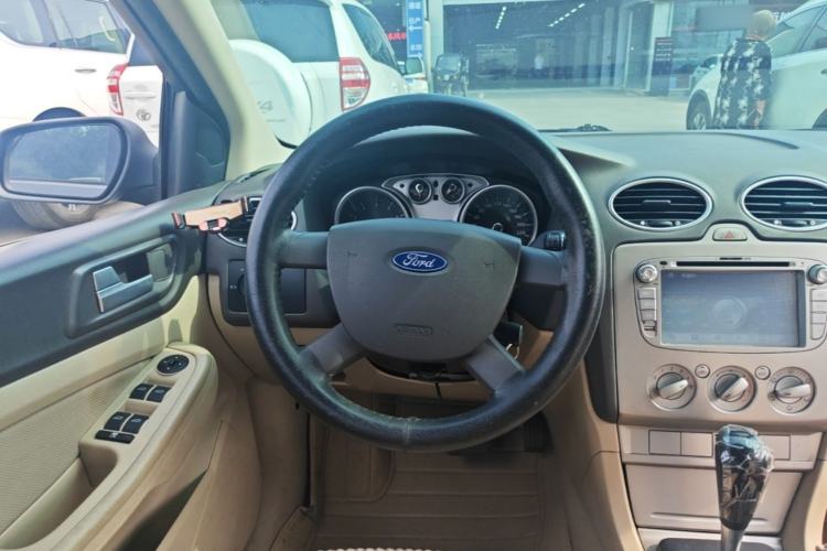 Used Ford Focus 2013 Sedan Classic 1.8L Automatic Base Model Steering Wheel