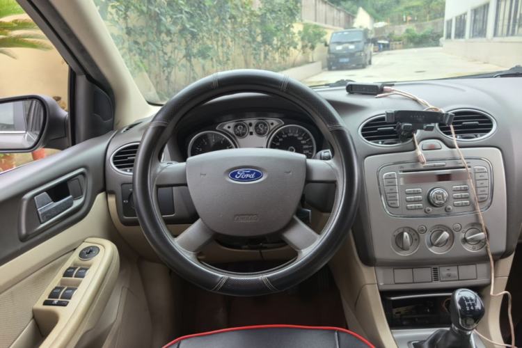 Used Ford Focus 2013 Sedan Classic 1.8L Manual Base Model Steering Wheel