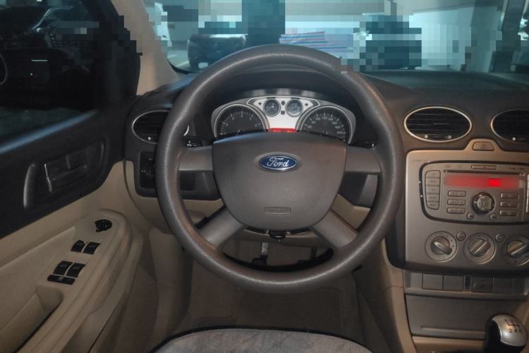 Used Ford Focus 2013 Sedan Classic 1.8L Manual Base Model Steering Wheel