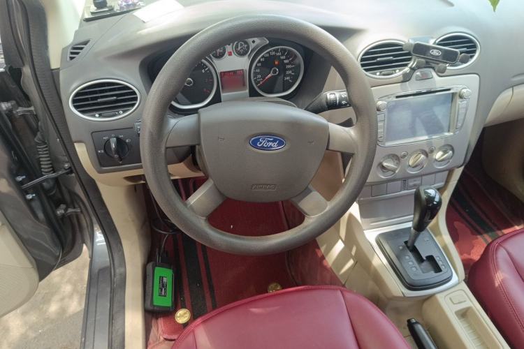 Used Ford Focus 2013 Sedan Classic 1.8L Automatic Base Model Steering Wheel