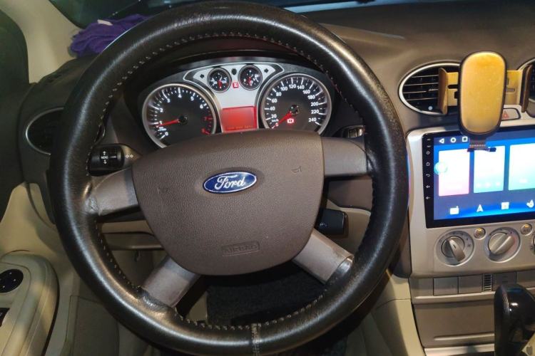 Used Ford Focus 2013 Sedan Classic 1.8L Automatic Base Model Steering Wheel