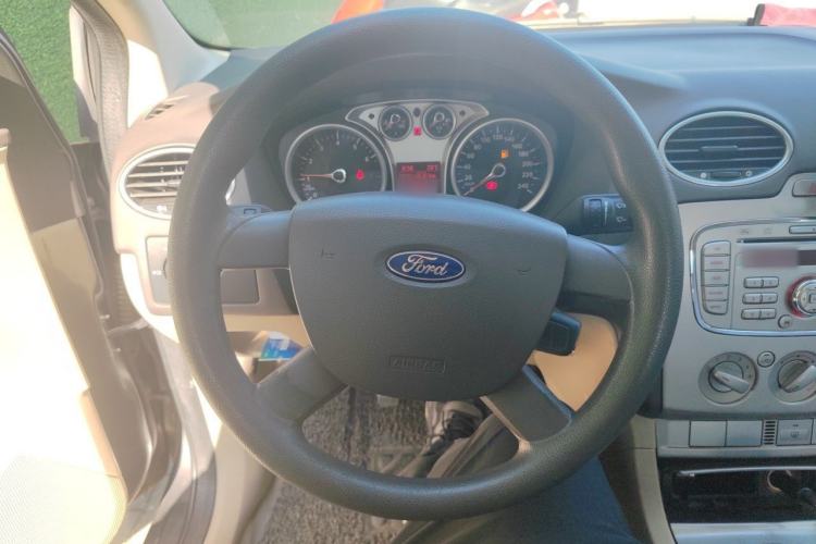 Used Ford Focus 2013 Sedan Classic 1.8L Manual Base Model Steering Wheel