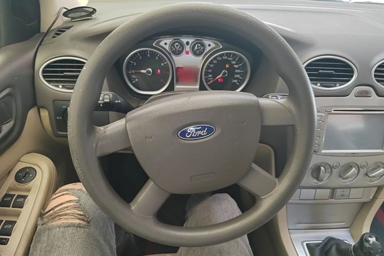 Used Ford Focus 2013 Sedan Classic 1.8L Manual Base Model Steering Wheel