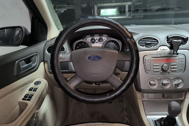 Used Ford Focus 2013 Sedan Classic 1.8L Manual Base Model Steering Wheel