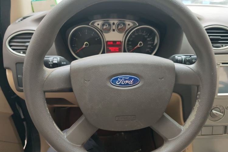 Used Ford Focus 2013 Sedan Classic 1.8L Manual Base Model Steering Wheel