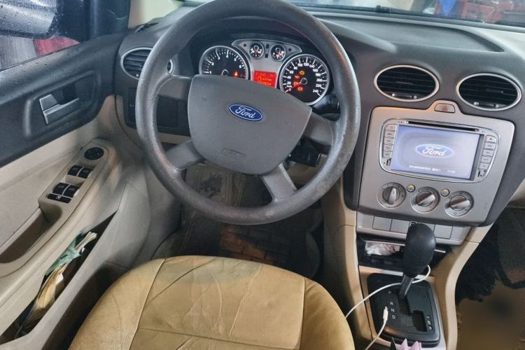 Used Ford Focus 2013 Sedan Classic 1.8L Automatic Base Model Steering Wheel
