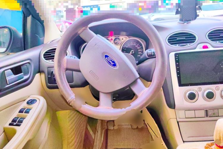 Used Ford Focus 2013 Sedan Classic 1.8L Manual Base Model Steering Wheel