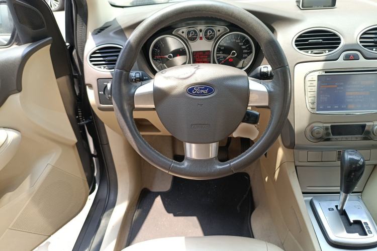Used Ford Focus 2013 Sedan Classic 1.8L Automatic Fashion Edition Steering Wheel