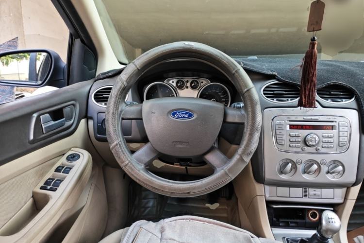 Used Ford Focus 2013 Sedan Classic 1.8L Manual Base Model Steering Wheel