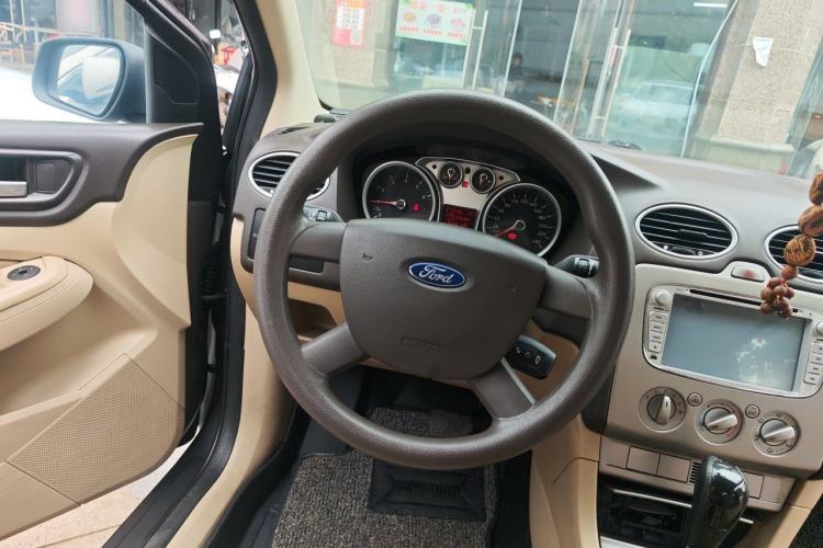 Used Ford Focus 2013 Sedan Classic 1.8L Automatic Base Model Steering Wheel