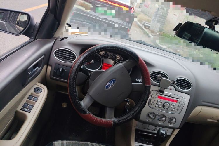 Used Ford Focus 2013 Sedan Classic 1.8L Automatic Base Model Steering Wheel