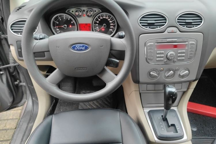 Used Ford Focus 2013 Sedan Classic 1.8L Automatic Base Model Steering Wheel