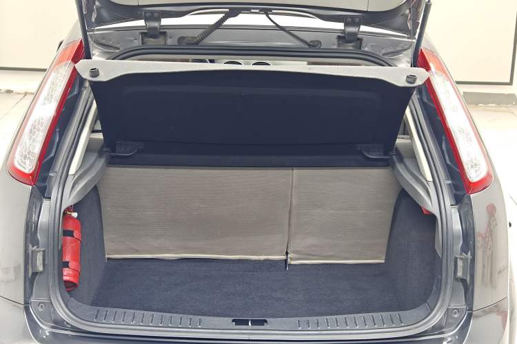 Used Ford Focus 2013 Hatchback Classic 1.8L Manual Base Model Trunk