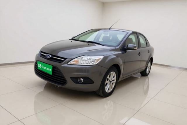 Ford Focus 2013 Sedan Classic 1.8L Automatic Base Model مستعملة