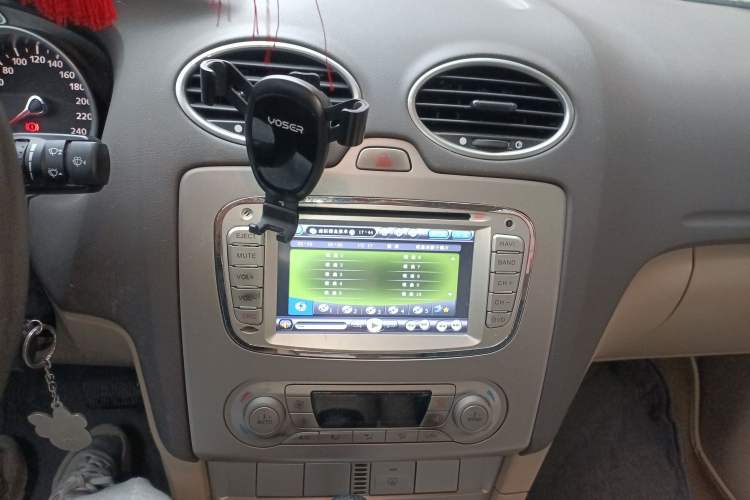 Used Ford Focus 2013 Hatchback Classic 1.8L Automatic Fashion Edition Audio And AC Panel