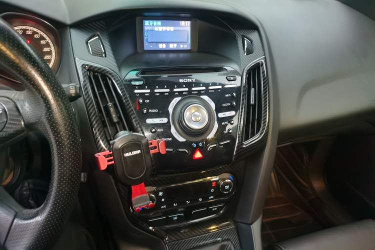 Used Ford Focus 2013 2.0T ST Orange Edition Audio And AC Panel