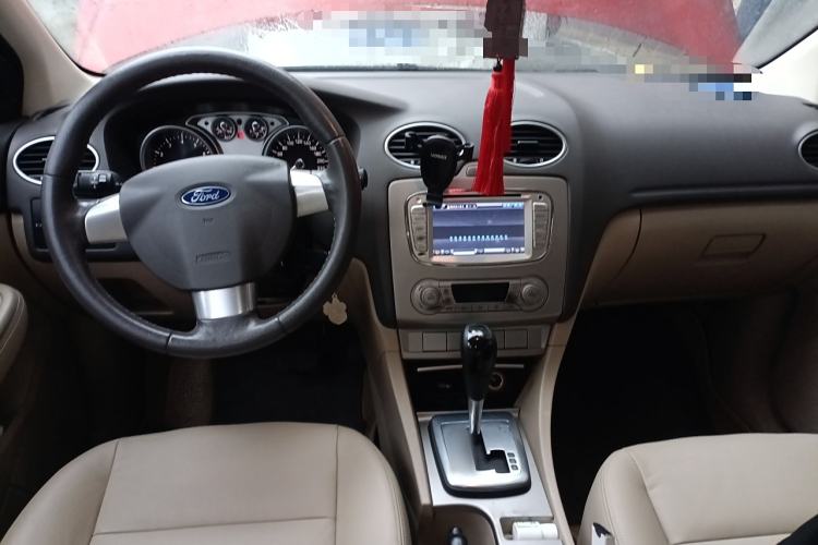 Used Ford Focus 2013 Hatchback Classic 1.8L Automatic Fashion Edition Center Console