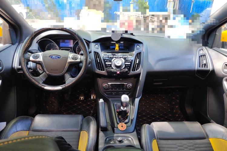 Used Ford Focus 2013 2.0T ST Orange Edition Center Console