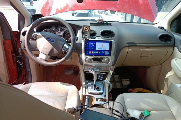 Used Ford Focus 2013 Hatchback Classic 1.8L Automatic Fashion Edition Center Console