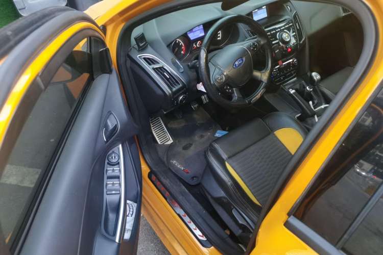 Used Ford Focus 2013 2.0T ST Orange Edition Driver Seat